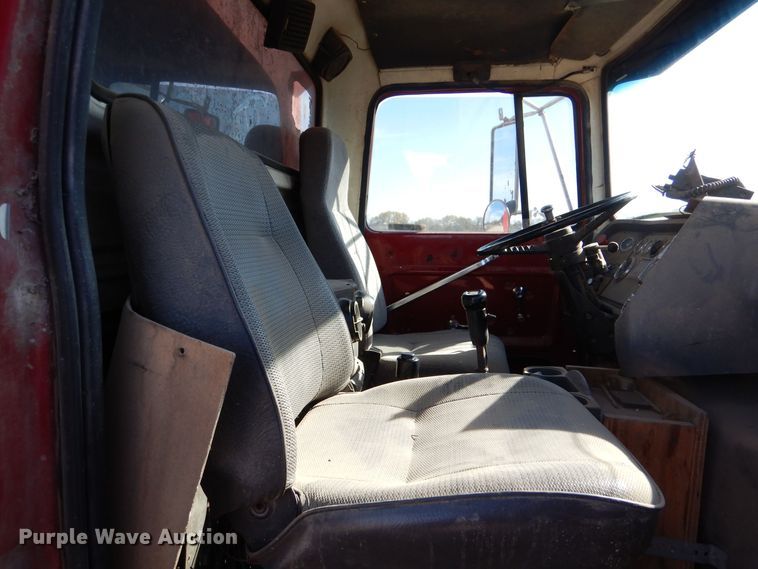 image for item LU9769 1987 Ford L9000  grain truck