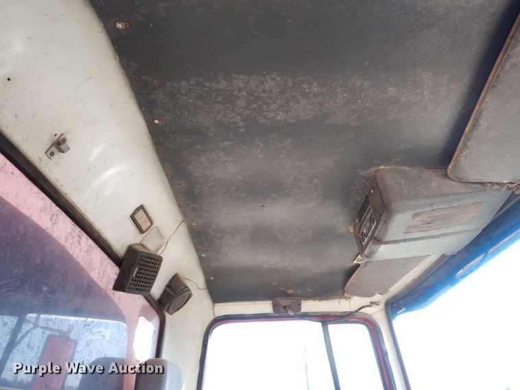 image for item LU9769 1987 Ford L9000  grain truck