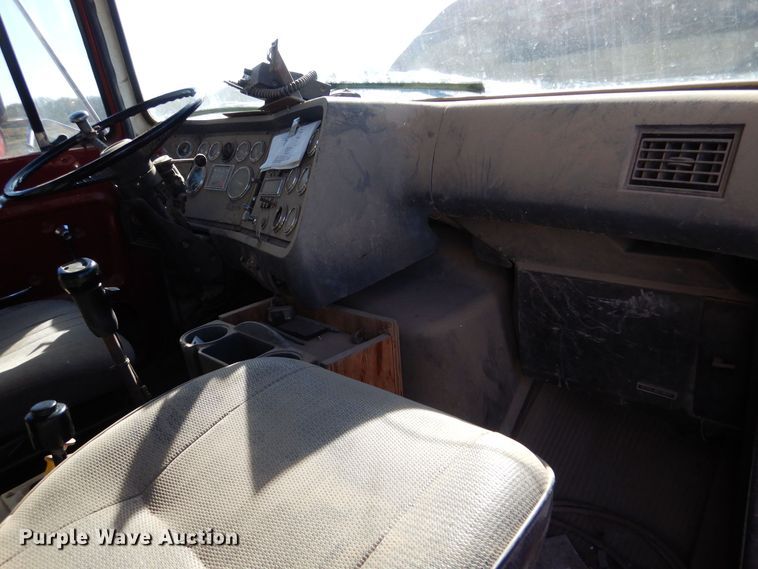 image for item LU9769 1987 Ford L9000  grain truck