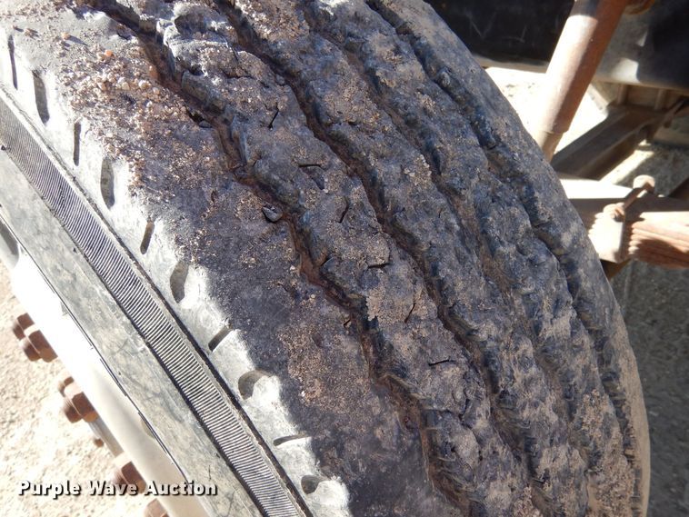 image for item LU9769 1987 Ford L9000  grain truck