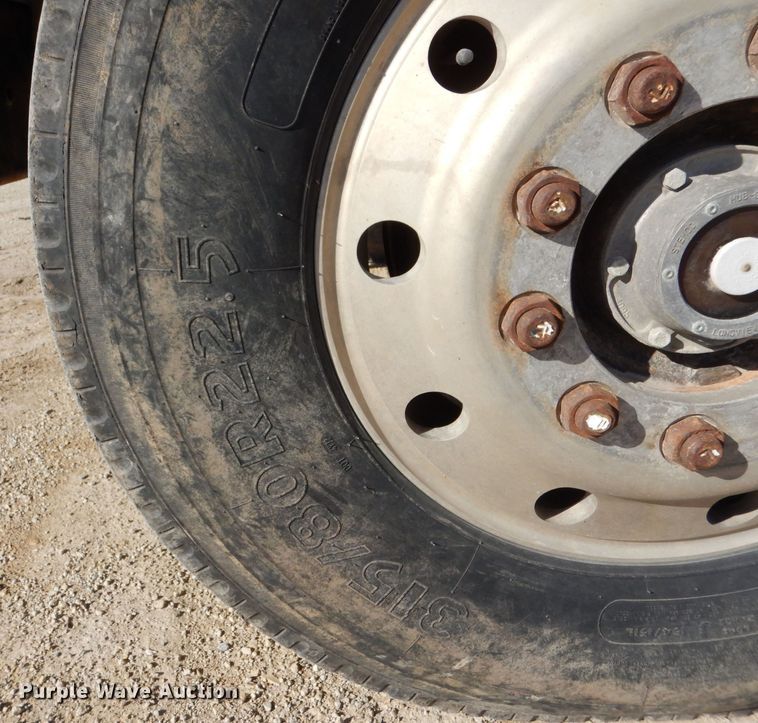 image for item LU9769 1987 Ford L9000  grain truck