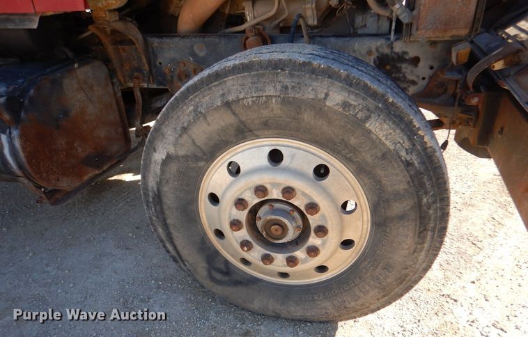 image for item LU9769 1987 Ford L9000  grain truck