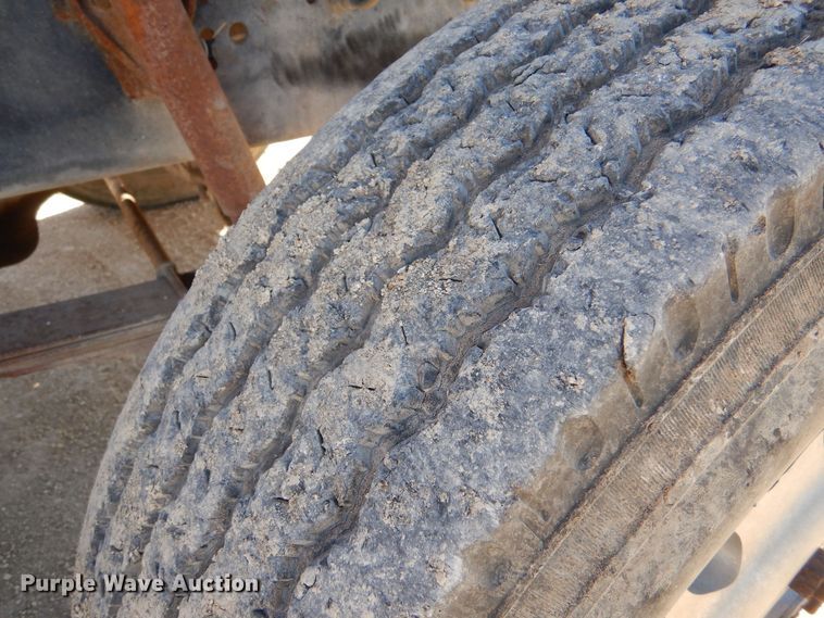 image for item LU9769 1987 Ford L9000  grain truck