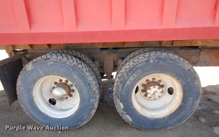 image for item LU9769 1987 Ford L9000  grain truck