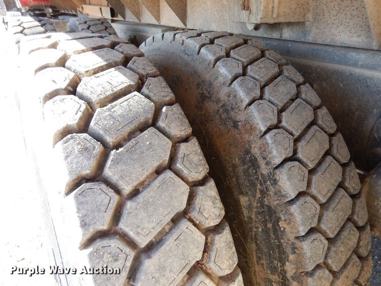 image for item LU9769 1987 Ford L9000  grain truck