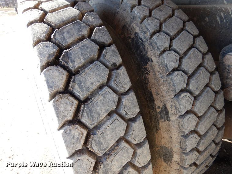 image for item LU9769 1987 Ford L9000  grain truck