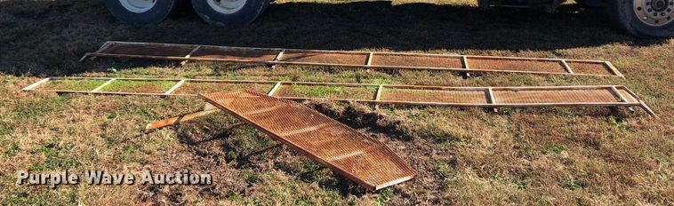 image for item LU9769 1987 Ford L9000  grain truck