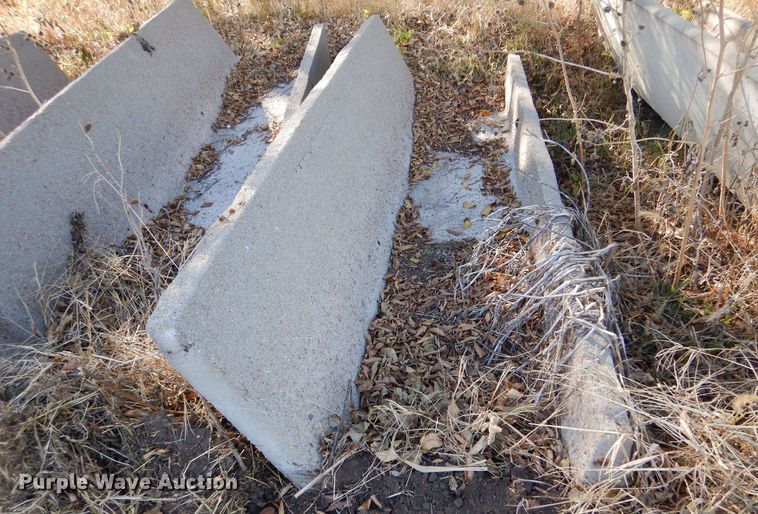 image for item LU9772 (6) concrete feed bunks