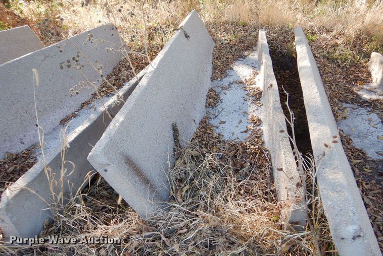 image for item LU9772 (6) concrete feed bunks