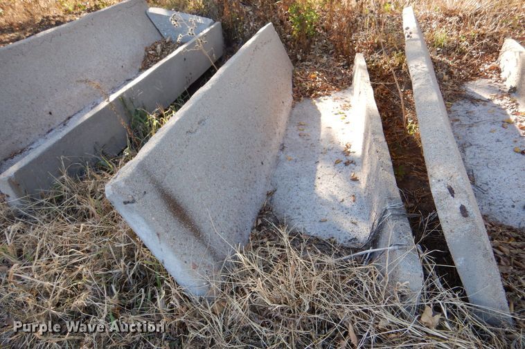 image for item LU9772 (6) concrete feed bunks