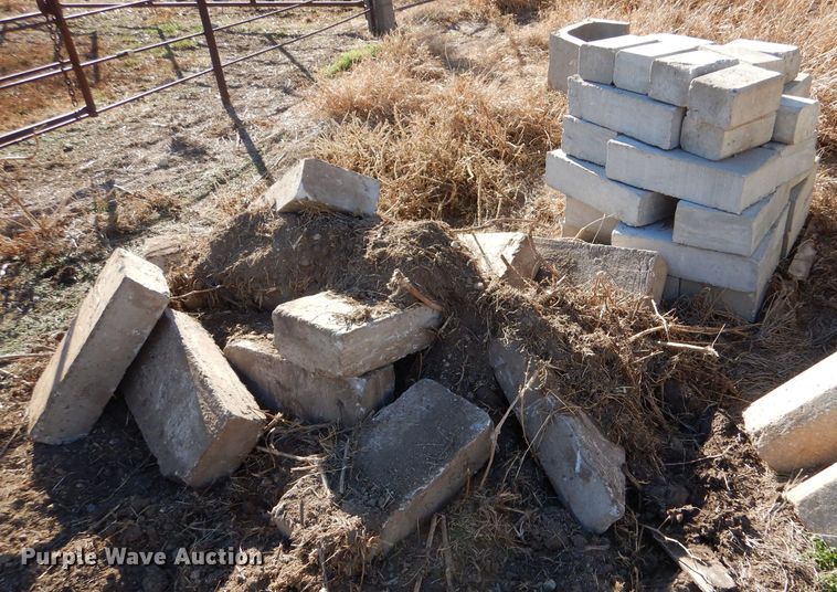 image for item LU9772 (6) concrete feed bunks