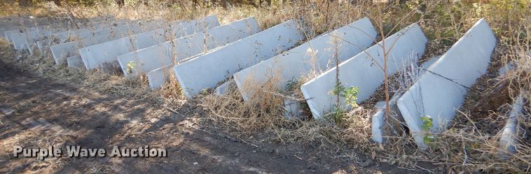 image for item LU9773 (20) concrete feed bunks