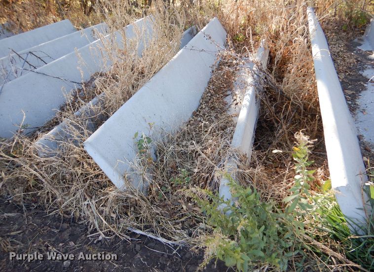 image for item LU9773 (20) concrete feed bunks