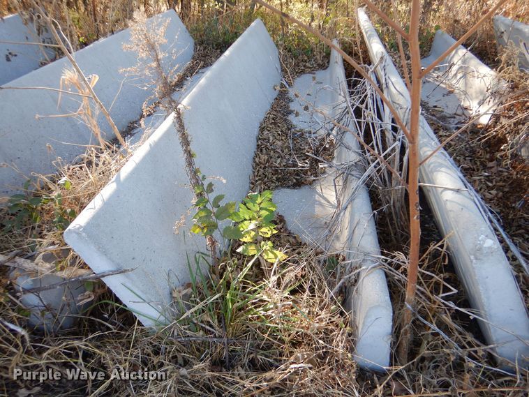 image for item LU9773 (20) concrete feed bunks
