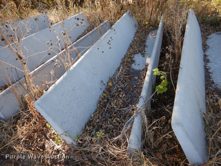 image for item LU9773 (20) concrete feed bunks