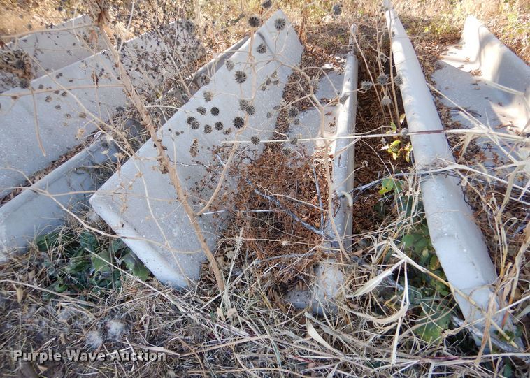 image for item LU9773 (20) concrete feed bunks