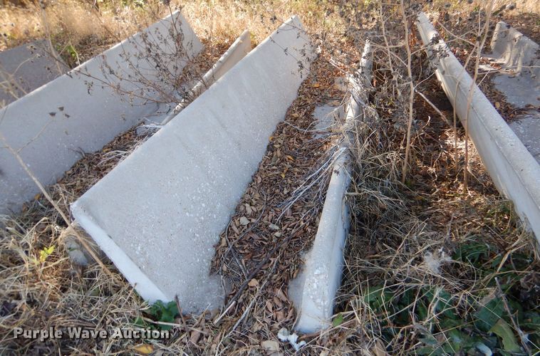 image for item LU9773 (20) concrete feed bunks