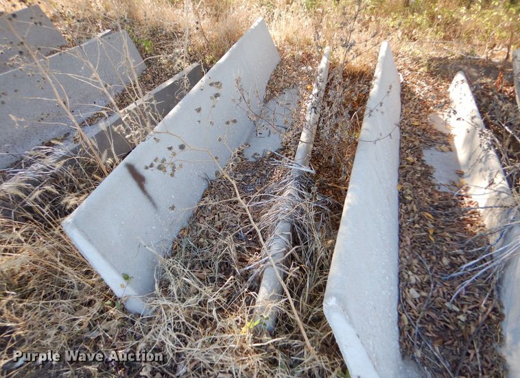 image for item LU9773 (20) concrete feed bunks