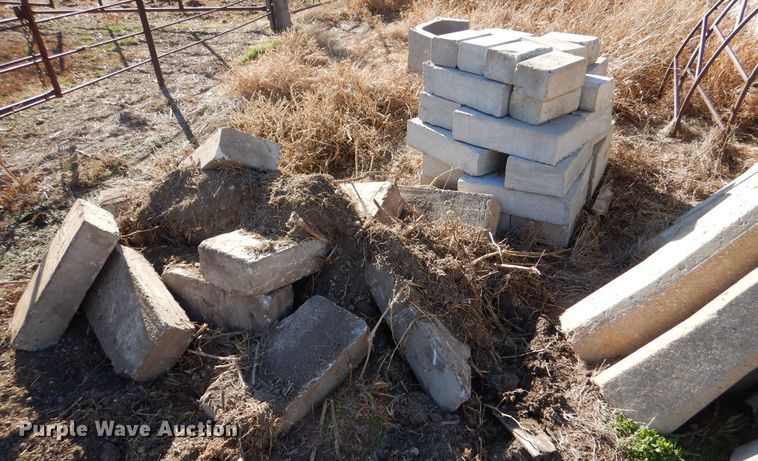 image for item LU9773 (20) concrete feed bunks