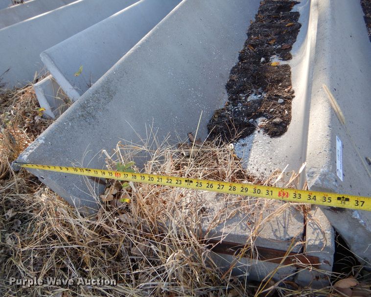 image for item LU9774 (7) concrete feed bunks