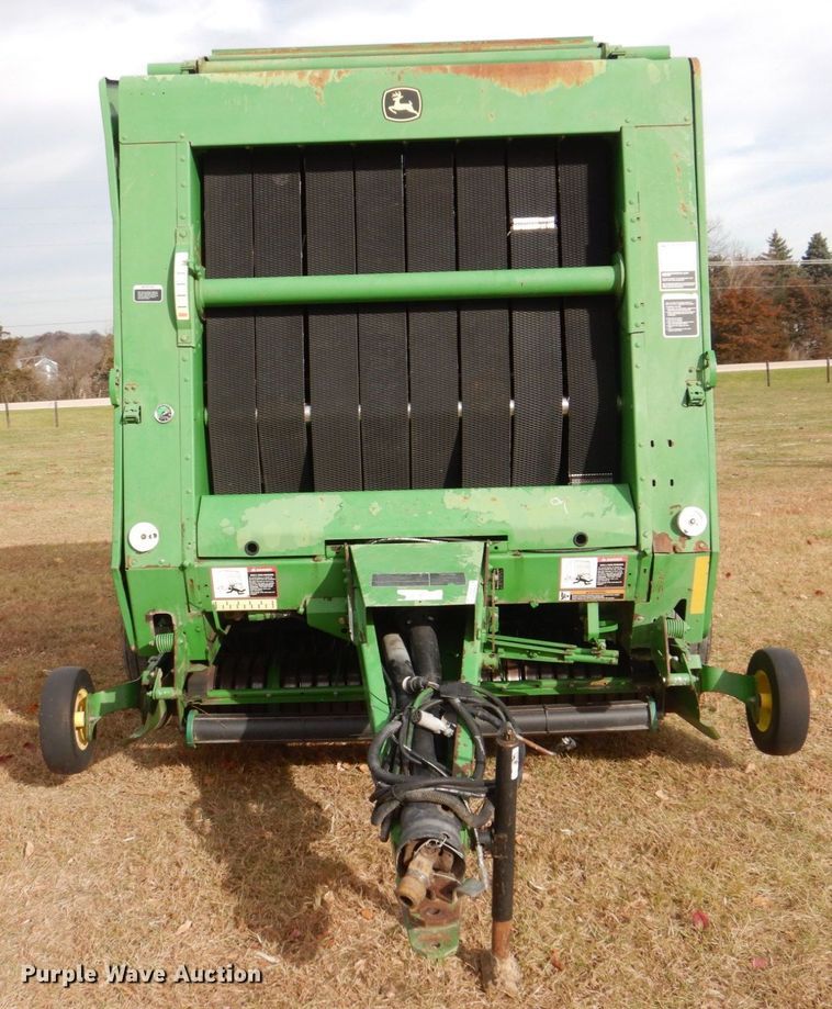 image for item MJ9825 2007 John Deere 568  round baler