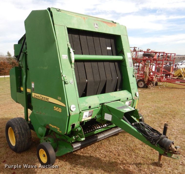 image for item MJ9825 2007 John Deere 568  round baler