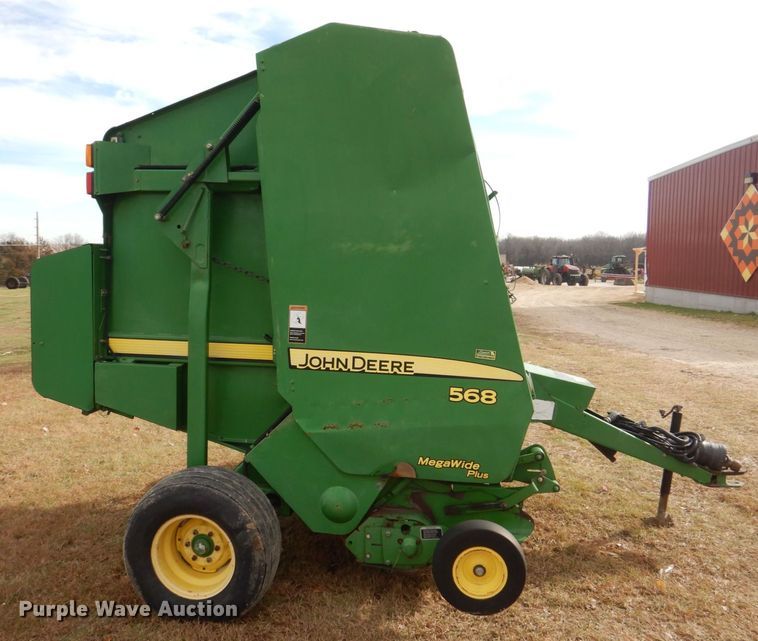 image for item MJ9825 2007 John Deere 568  round baler