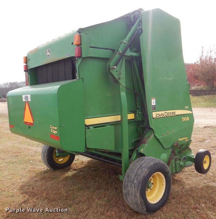 image for item MJ9825 2007 John Deere 568  round baler
