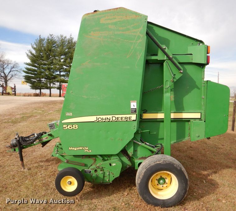 image for item MJ9825 2007 John Deere 568  round baler