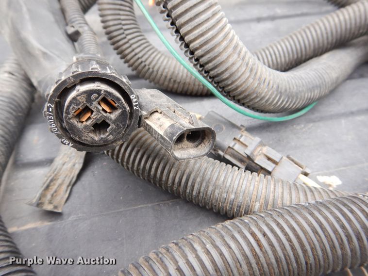 image for item MJ9825 2007 John Deere 568  round baler