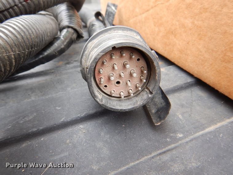 image for item MJ9825 2007 John Deere 568  round baler