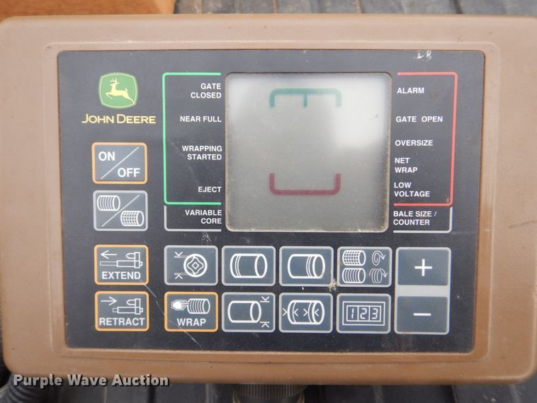 image for item MJ9825 2007 John Deere 568  round baler