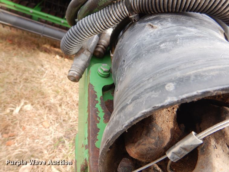 image for item MJ9825 2007 John Deere 568  round baler