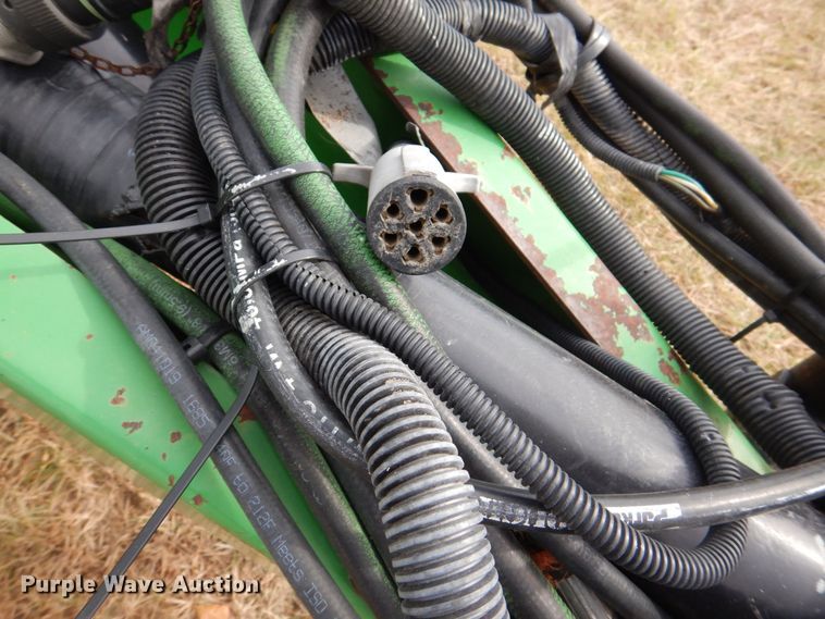 image for item MJ9825 2007 John Deere 568  round baler