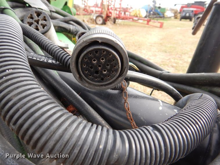 image for item MJ9825 2007 John Deere 568  round baler