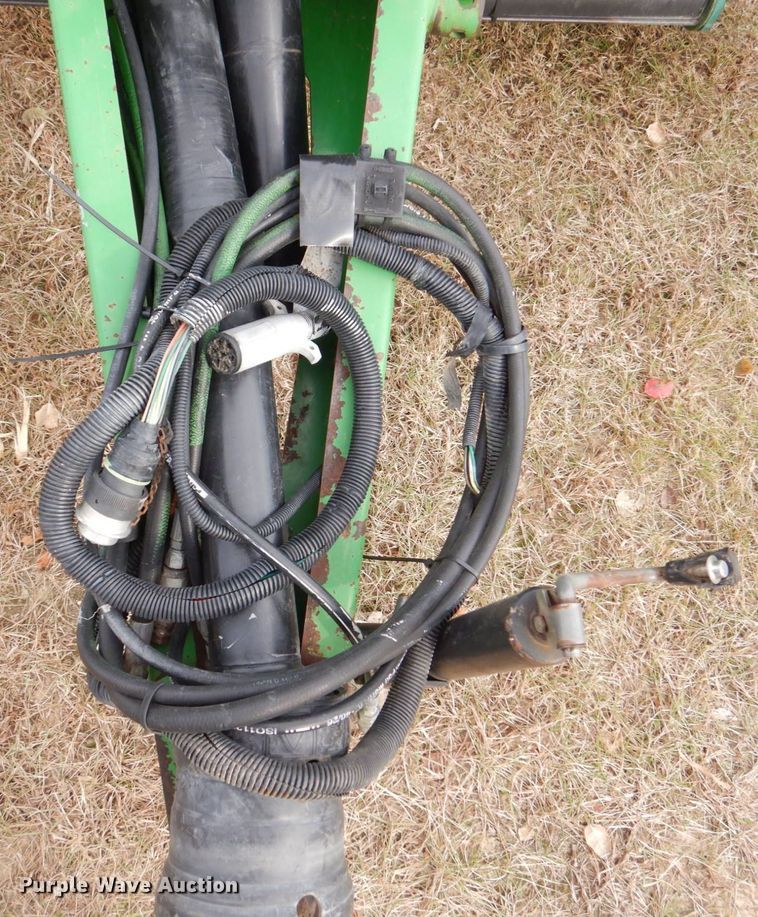 image for item MJ9825 2007 John Deere 568  round baler