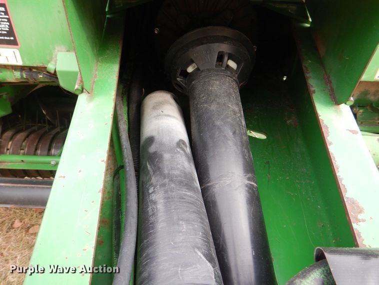 image for item MJ9825 2007 John Deere 568  round baler