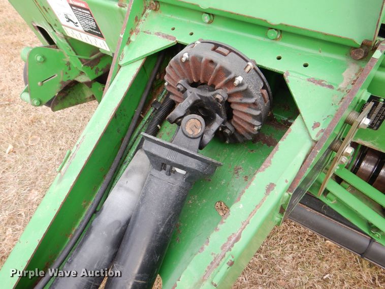 image for item MJ9825 2007 John Deere 568  round baler