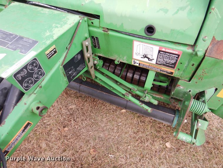 image for item MJ9825 2007 John Deere 568  round baler