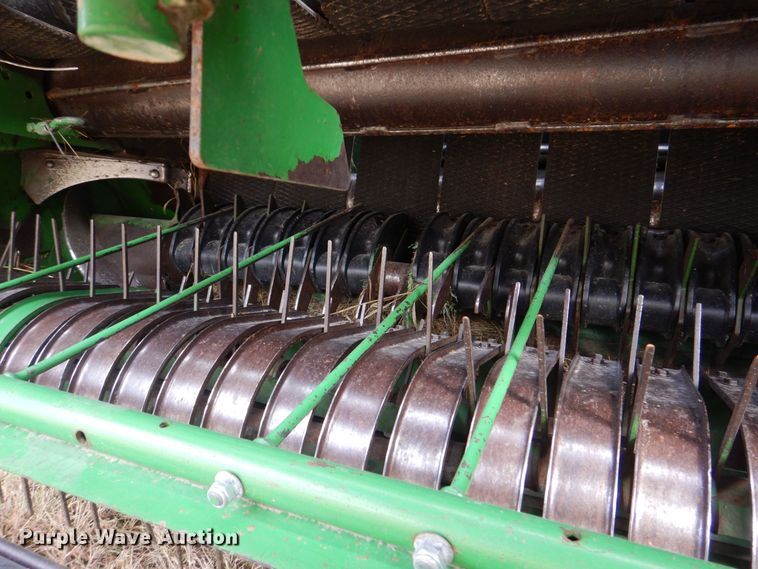 image for item MJ9825 2007 John Deere 568  round baler