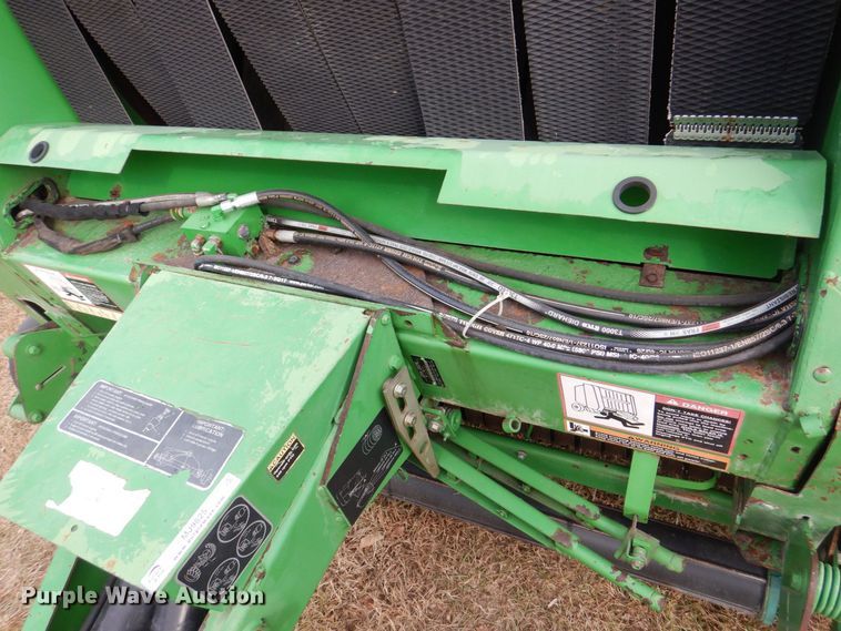 image for item MJ9825 2007 John Deere 568  round baler
