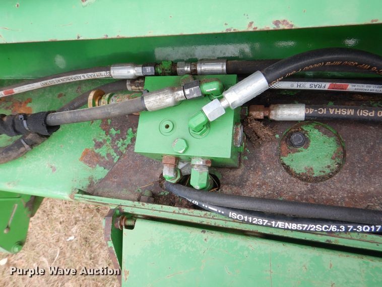 image for item MJ9825 2007 John Deere 568  round baler