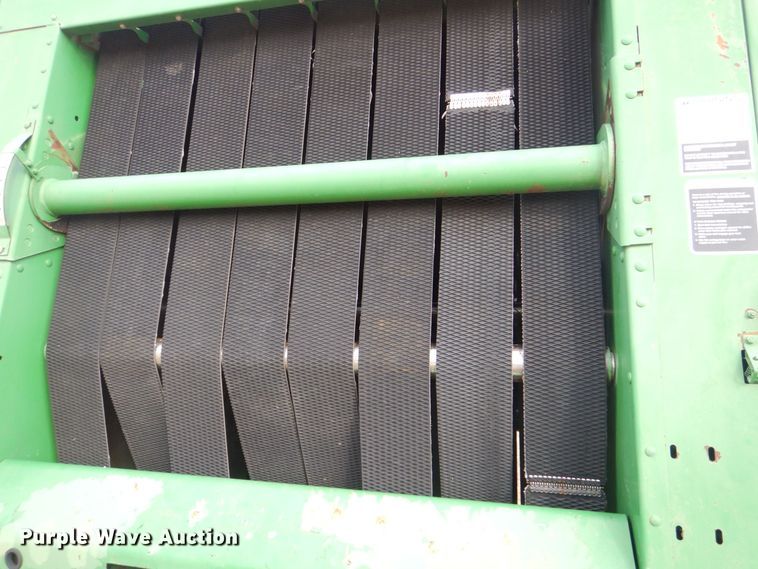 image for item MJ9825 2007 John Deere 568  round baler