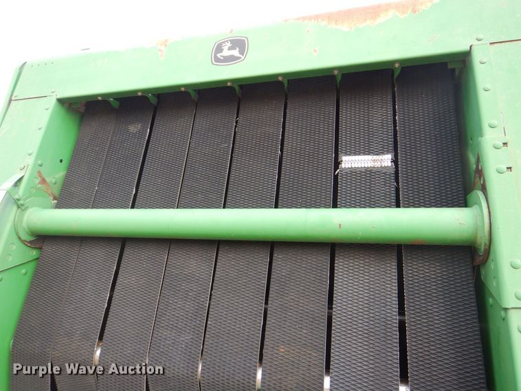 image for item MJ9825 2007 John Deere 568  round baler