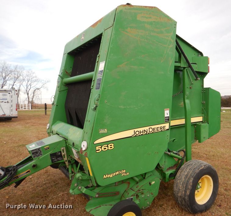 image for item MJ9825 2007 John Deere 568  round baler