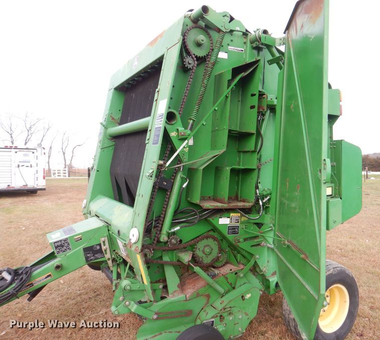 image for item MJ9825 2007 John Deere 568  round baler