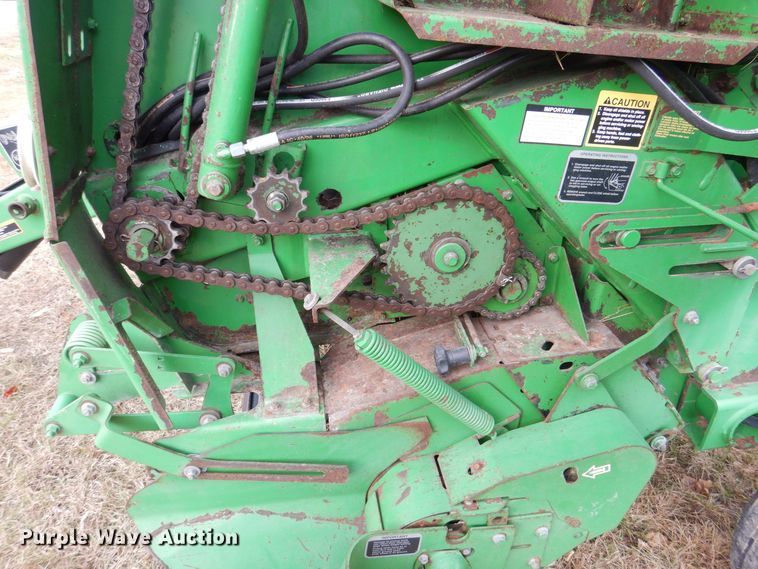 image for item MJ9825 2007 John Deere 568  round baler