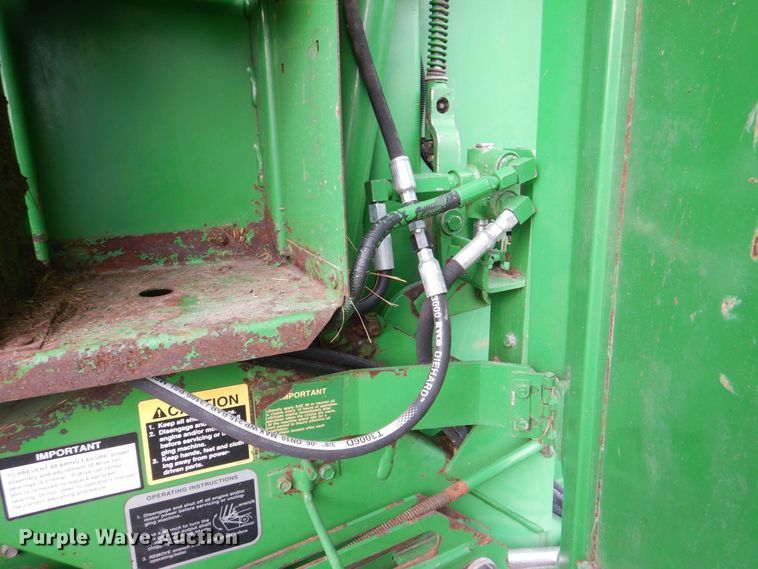 image for item MJ9825 2007 John Deere 568  round baler