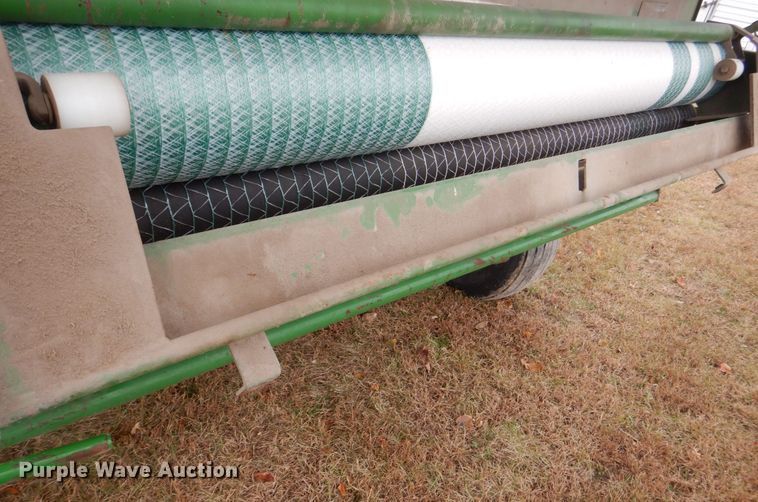 image for item MJ9825 2007 John Deere 568  round baler