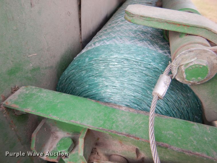 image for item MJ9825 2007 John Deere 568  round baler